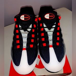 Nike Air VaporMax 95
Comet